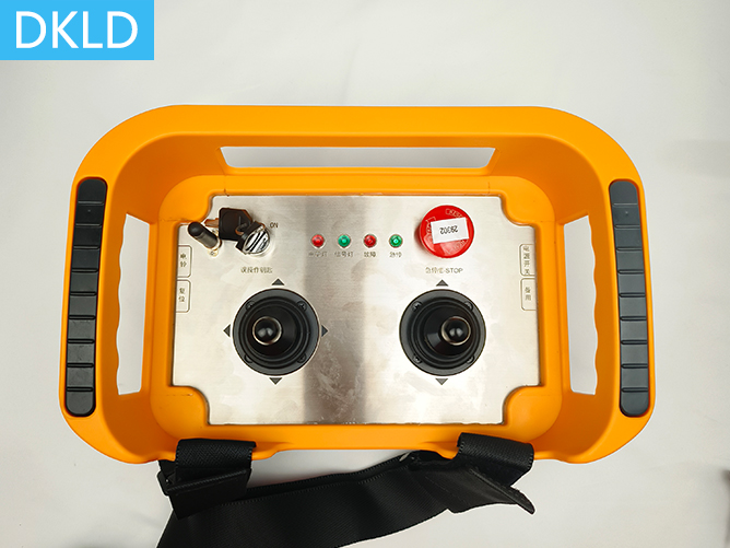 雙搖桿背帶型工業(yè)無線遙控器